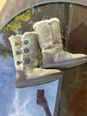 Ugg  Bailey button triplet bomber leather boots size 7